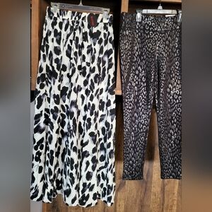 NWT Womens Medium Animal Print Leggings/Skirt